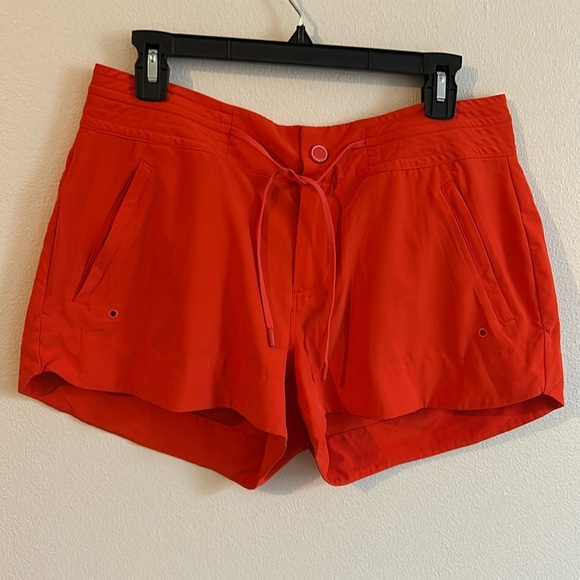 Athleta Women Orange Tie Waistband Snap Zipper Front 4 zip Pockets Shorts.Size:8 - Picture 1 of 8